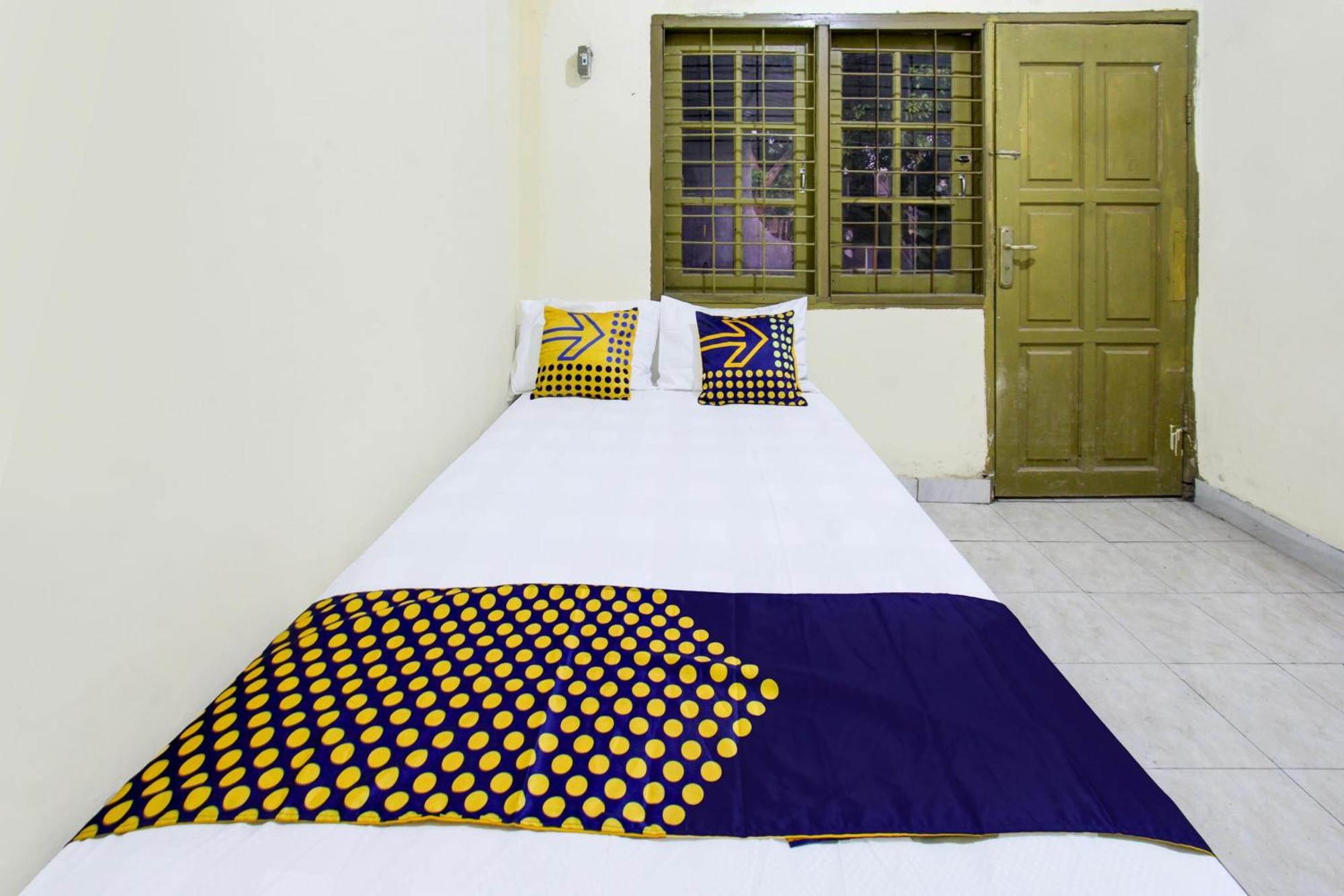 Oyo Life 93284 Kos Cendana Raya Hotel Матарам Екстериор снимка